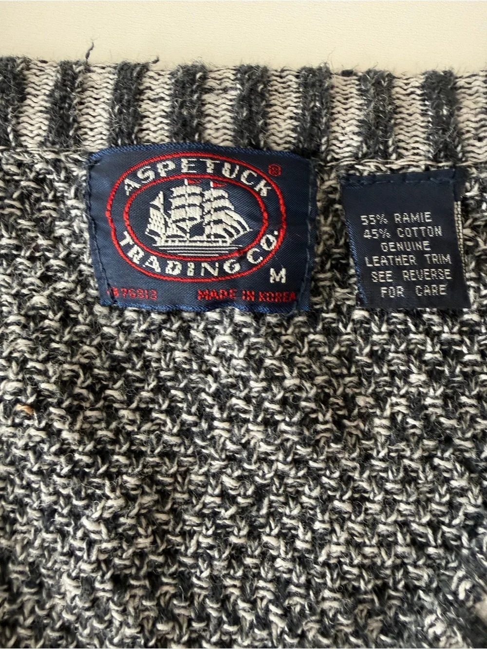 Aspetuck Trading Co. Men's Grey Patterned V-Neck Sweater- Medium